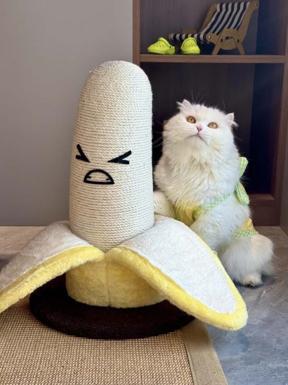 可爱香蕉猫抓柱